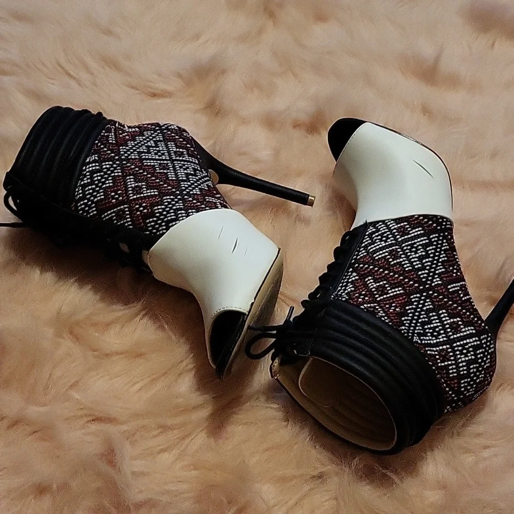 Bootie Peep Toe Unique Pattern - Picture 3 of 6